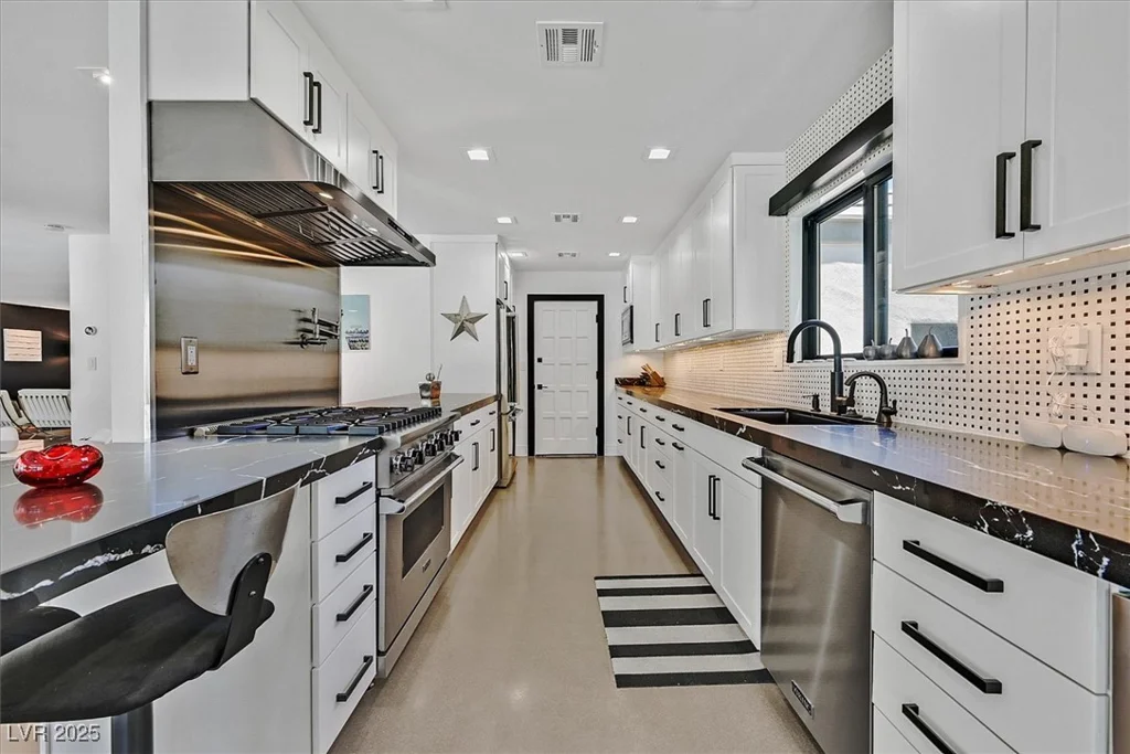 324 Park Way East, Las Vegas, NV 89106