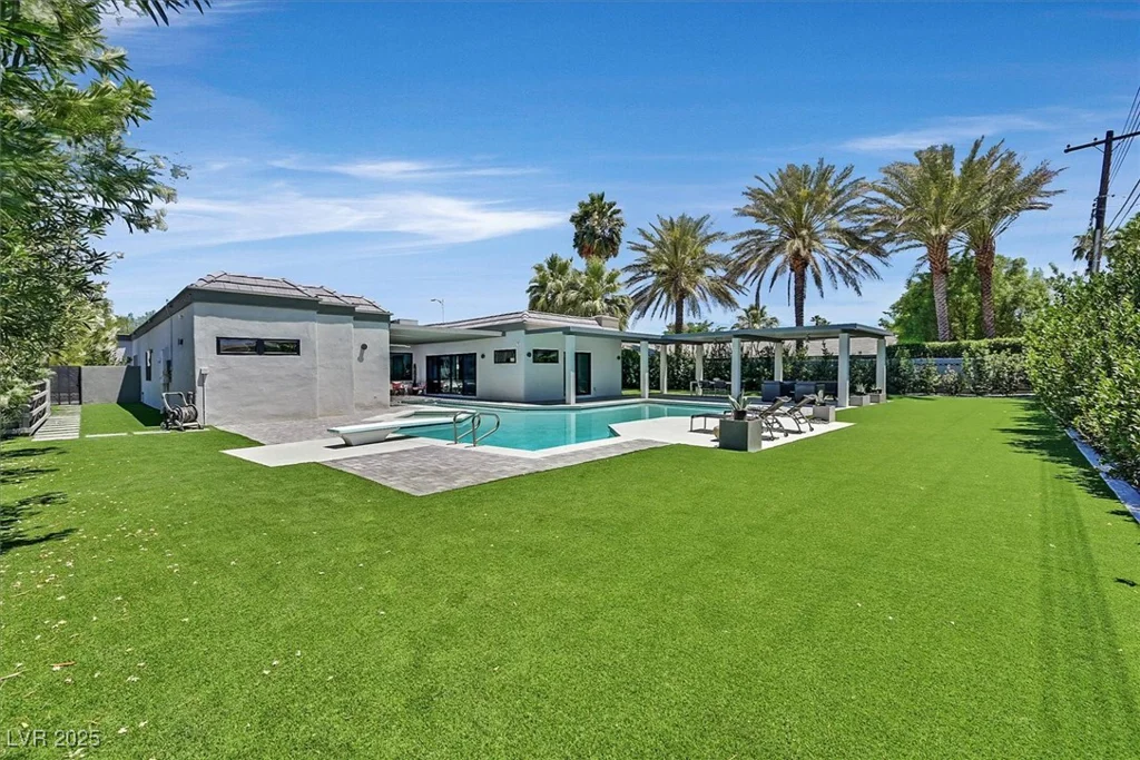 324 Park Way East, Las Vegas, NV 89106
