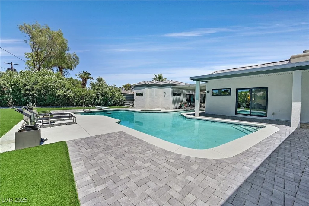 324 Park Way East, Las Vegas, NV 89106