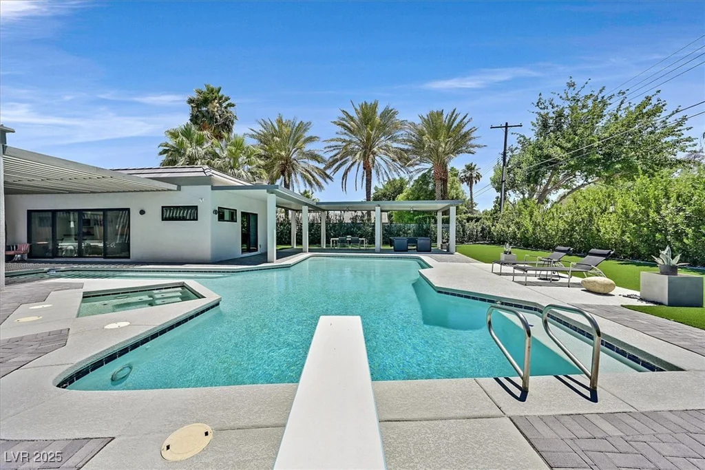 324 Park Way East, Las Vegas, NV 89106