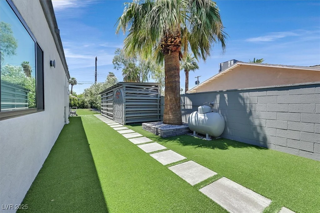 324 Park Way East, Las Vegas, NV 89106