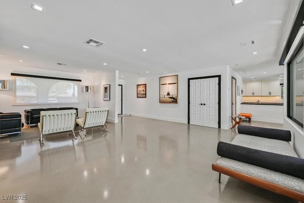 324 Park Way East, Las Vegas, NV 89106