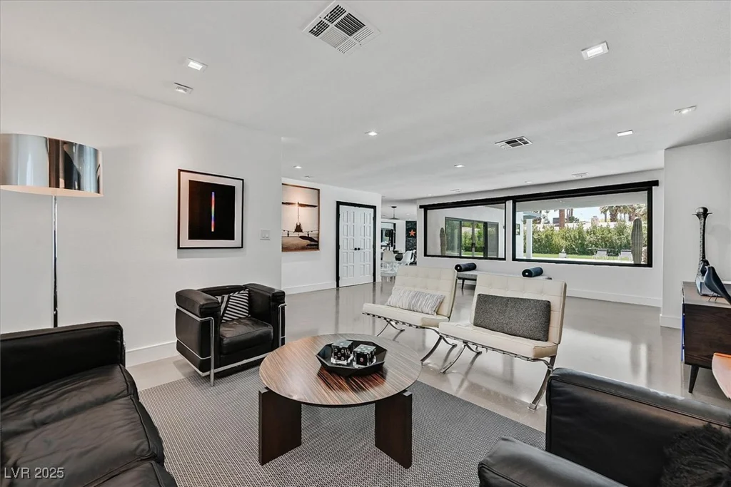 324 Park Way East, Las Vegas, NV 89106