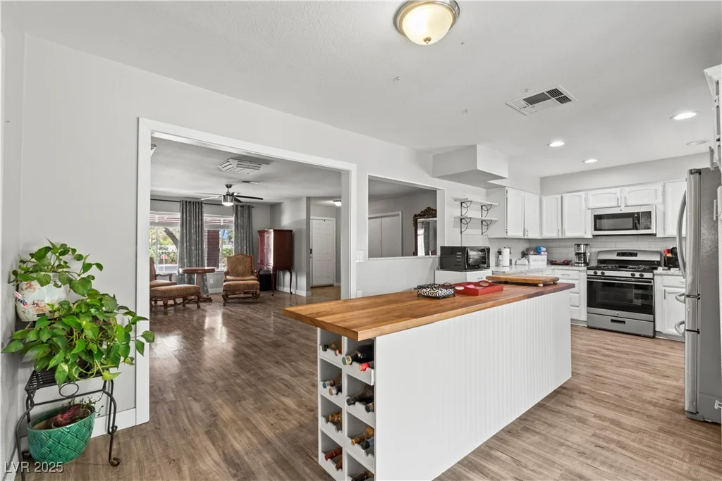 2821 Moon, Las Vegas, NV 89120
