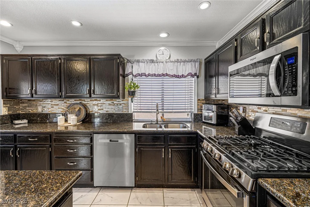 2042 Maple Springs, Henderson, NV 89002