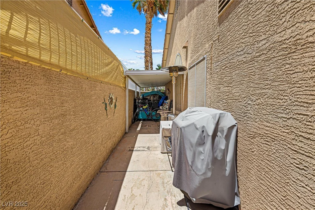 2042 Maple Springs, Henderson, NV 89002