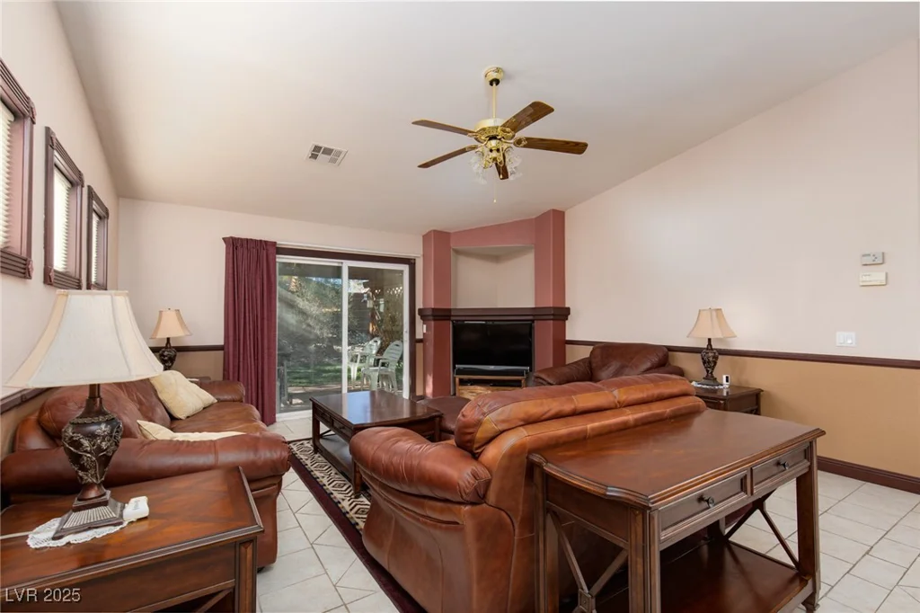 8213 Cabin Springs, Las Vegas, NV 89131