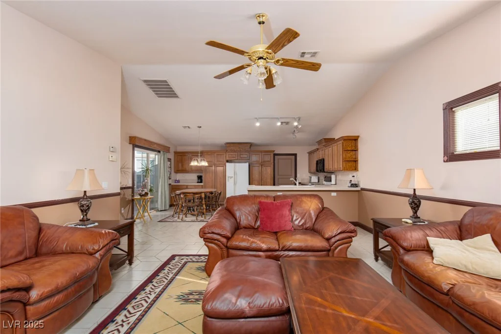 8213 Cabin Springs, Las Vegas, NV 89131