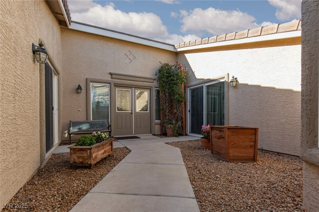 8213 Cabin Springs, Las Vegas, NV 89131