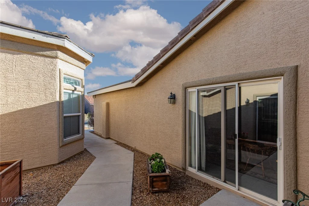 8213 Cabin Springs, Las Vegas, NV 89131