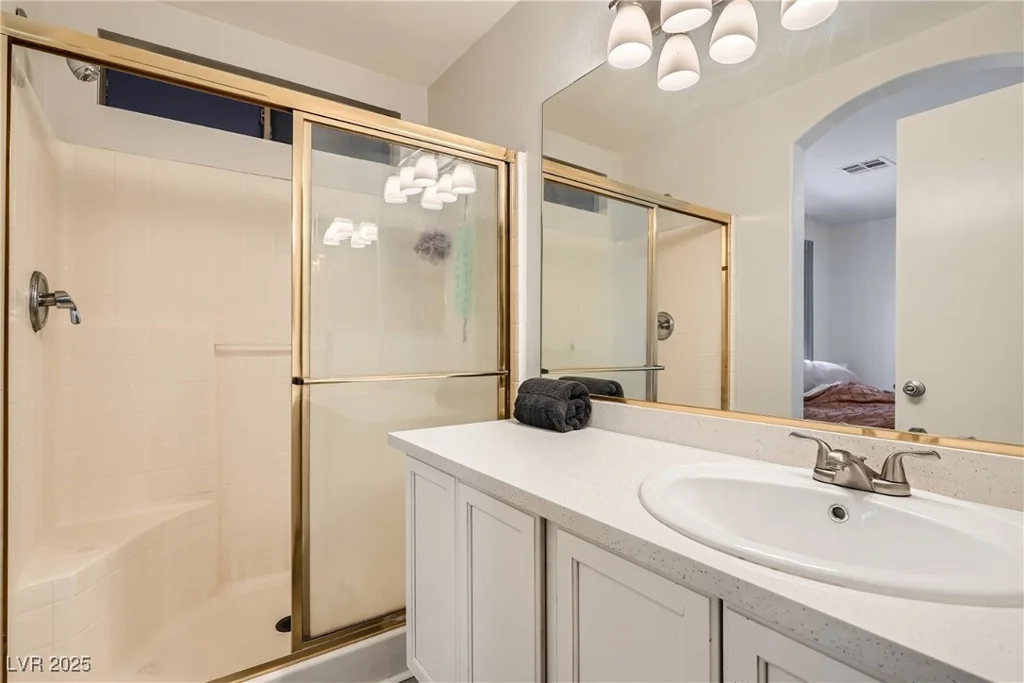 1038 Silver Creek, Las Vegas, NV 89183