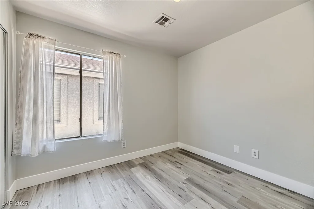 1038 Silver Creek, Las Vegas, NV 89183