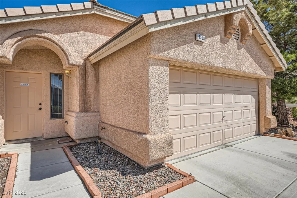 1038 Silver Creek, Las Vegas, NV 89183