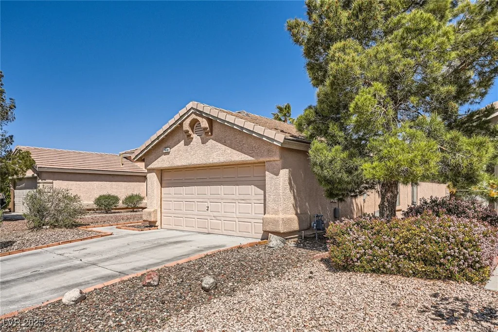 1038 Silver Creek, Las Vegas, NV 89183
