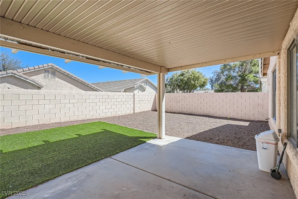 1038 Silver Creek, Las Vegas, NV 89183