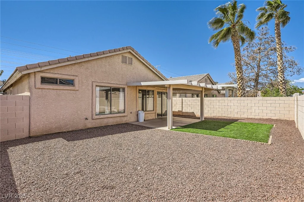 1038 Silver Creek, Las Vegas, NV 89183