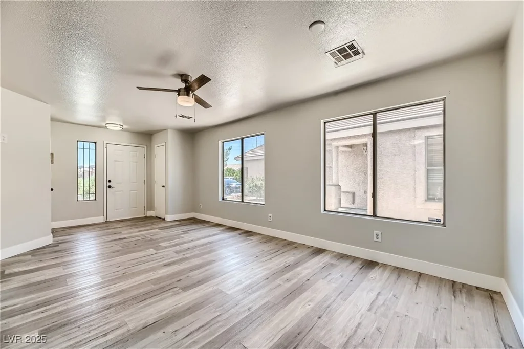 1038 Silver Creek, Las Vegas, NV 89183