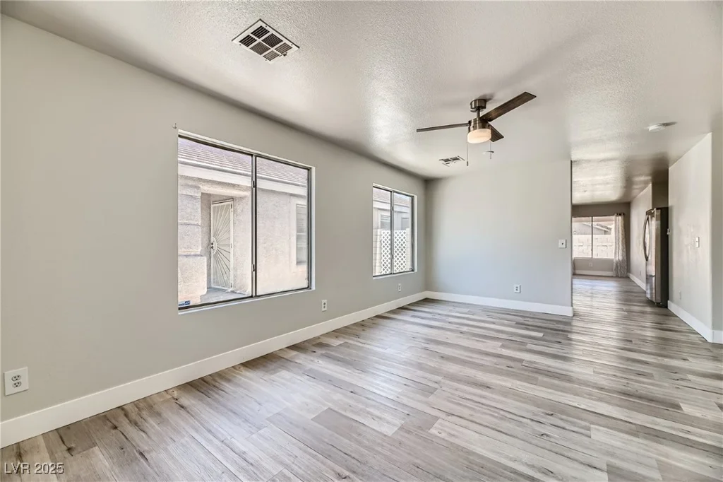 1038 Silver Creek, Las Vegas, NV 89183