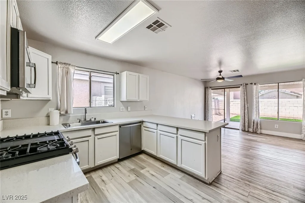 1038 Silver Creek, Las Vegas, NV 89183