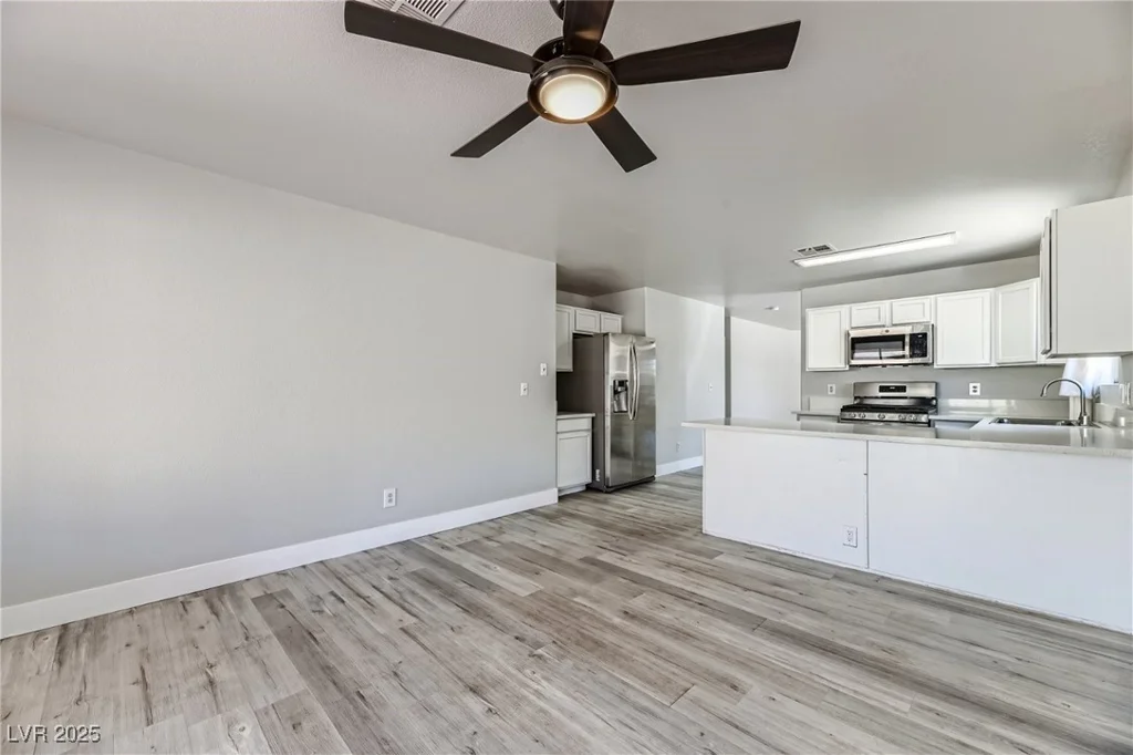 1038 Silver Creek, Las Vegas, NV 89183