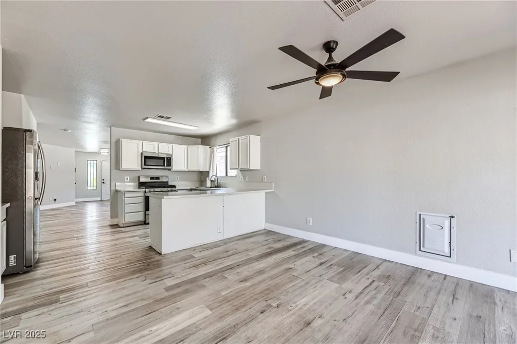 1038 Silver Creek, Las Vegas, NV 89183
