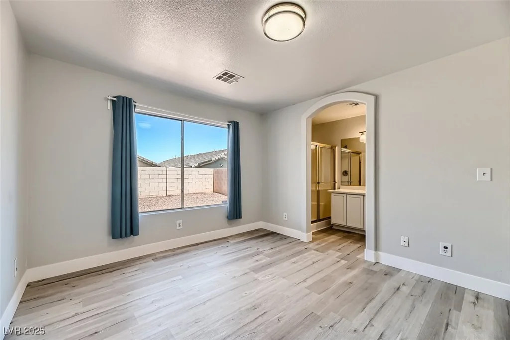 1038 Silver Creek, Las Vegas, NV 89183