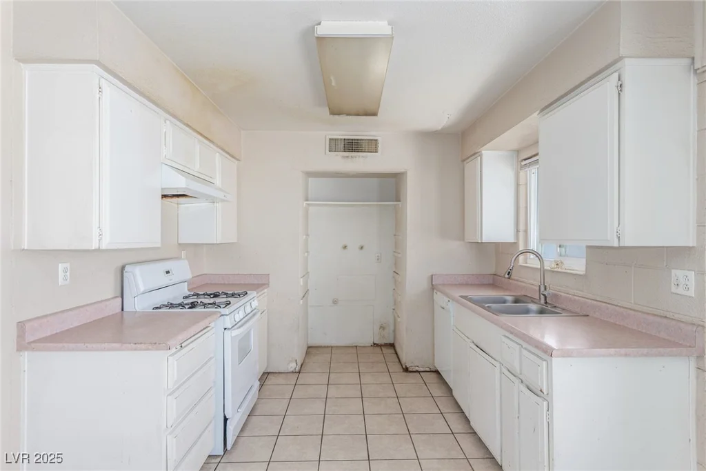 1108 Princess Katy, Las Vegas, NV 89119