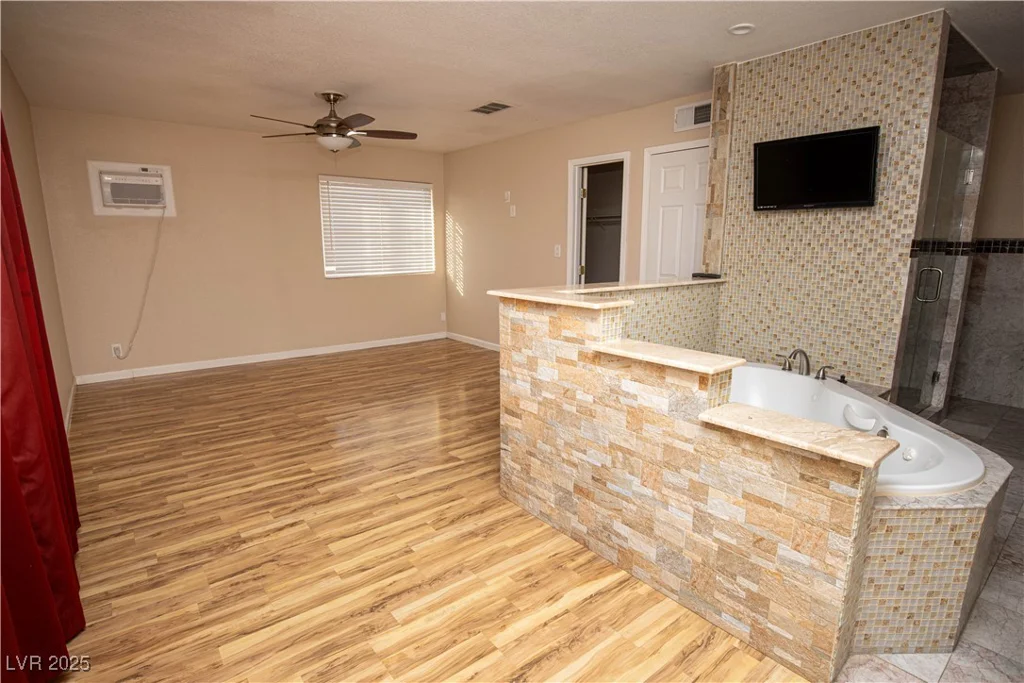 1340 Lucky, Las Vegas, NV 89104