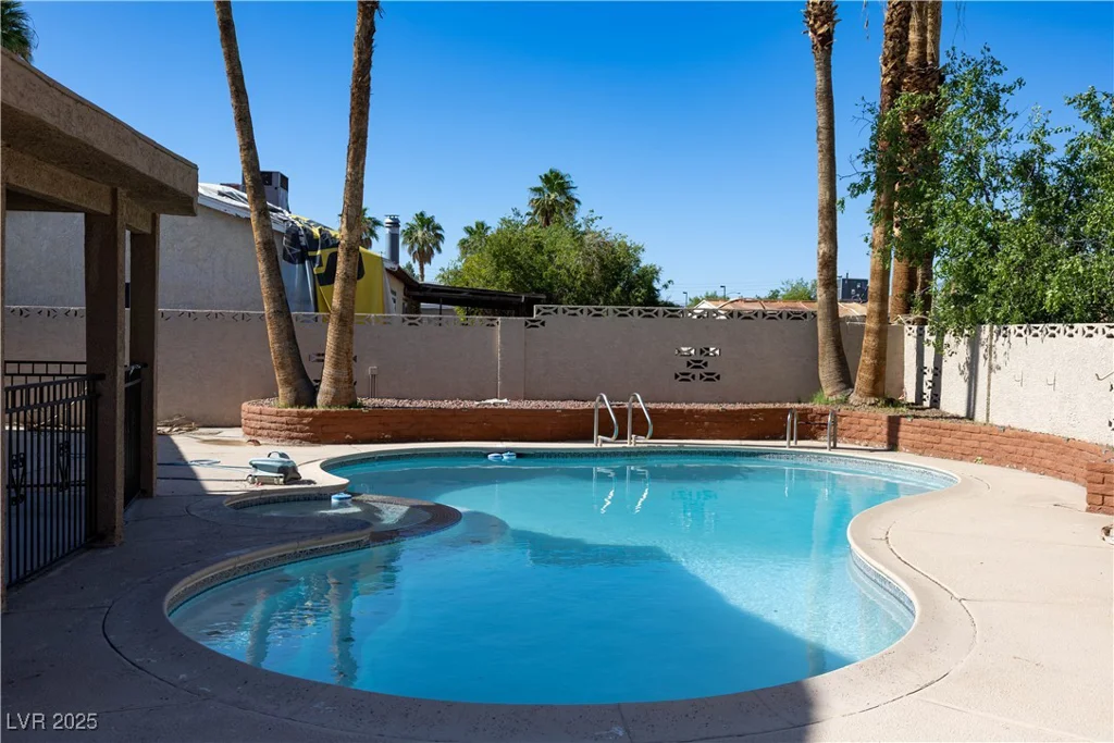 1340 Lucky, Las Vegas, NV 89104