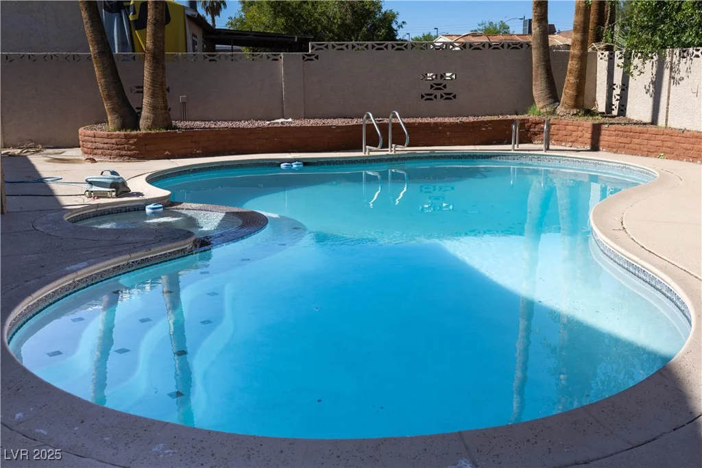 1340 Lucky, Las Vegas, NV 89104