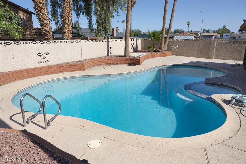1340 Lucky, Las Vegas, NV 89104