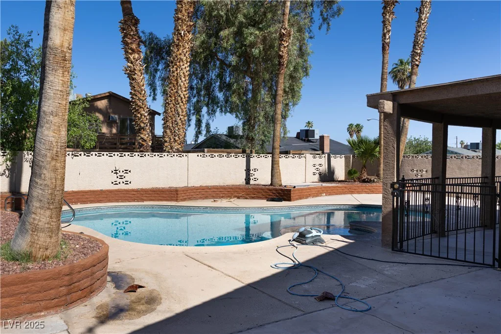 1340 Lucky, Las Vegas, NV 89104
