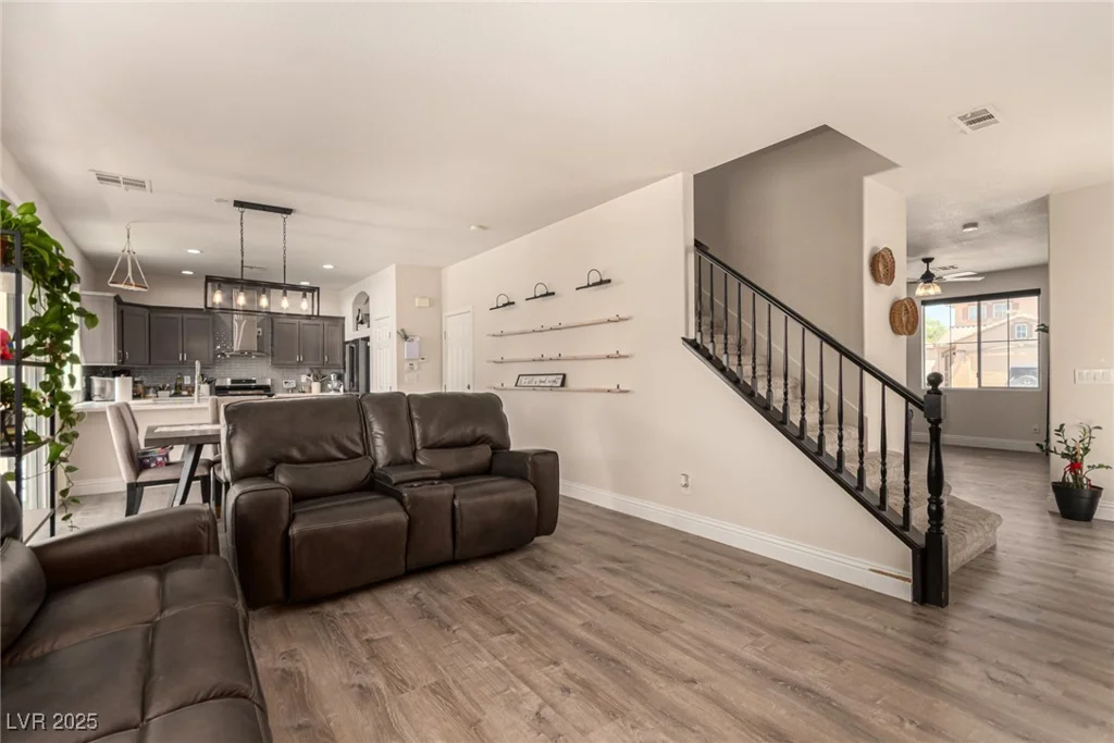 8061 Palace Estate, Las Vegas, NV 89117