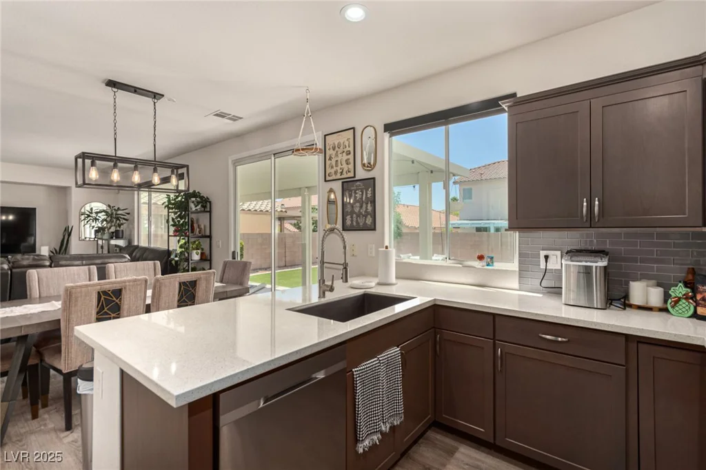 8061 Palace Estate, Las Vegas, NV 89117