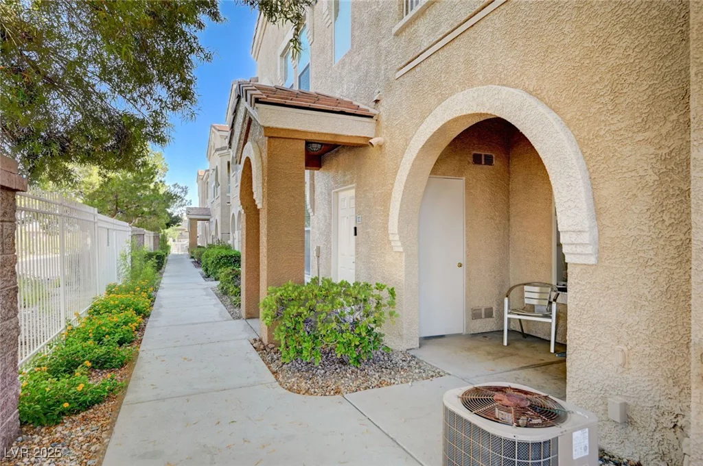 9975 Peace, Las Vegas, NV 89147