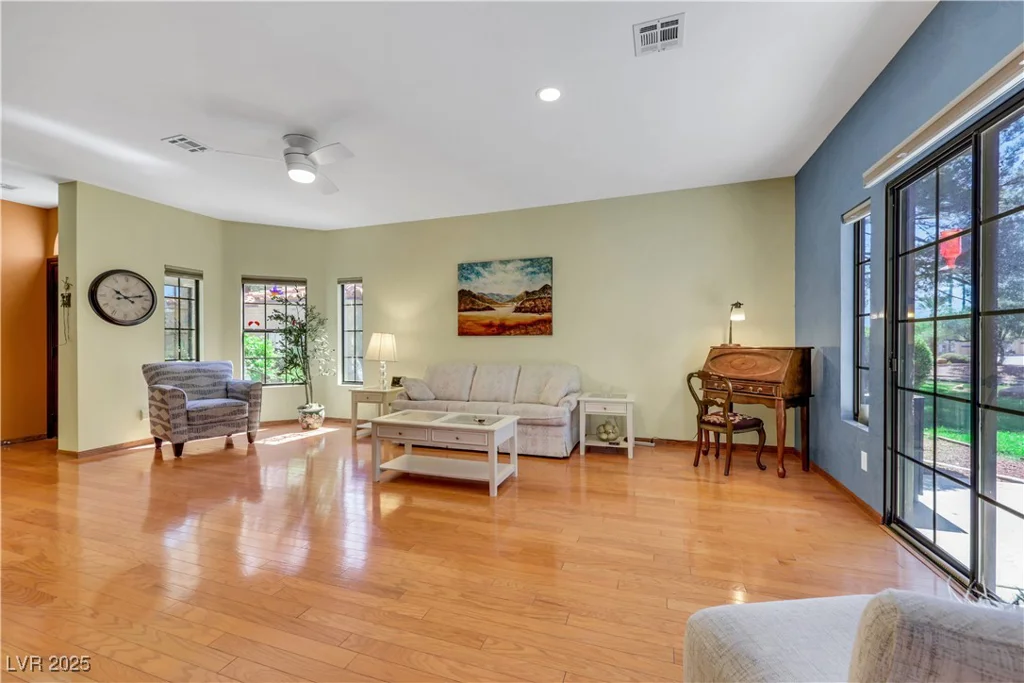7909 Canoe, Las Vegas, NV 89145