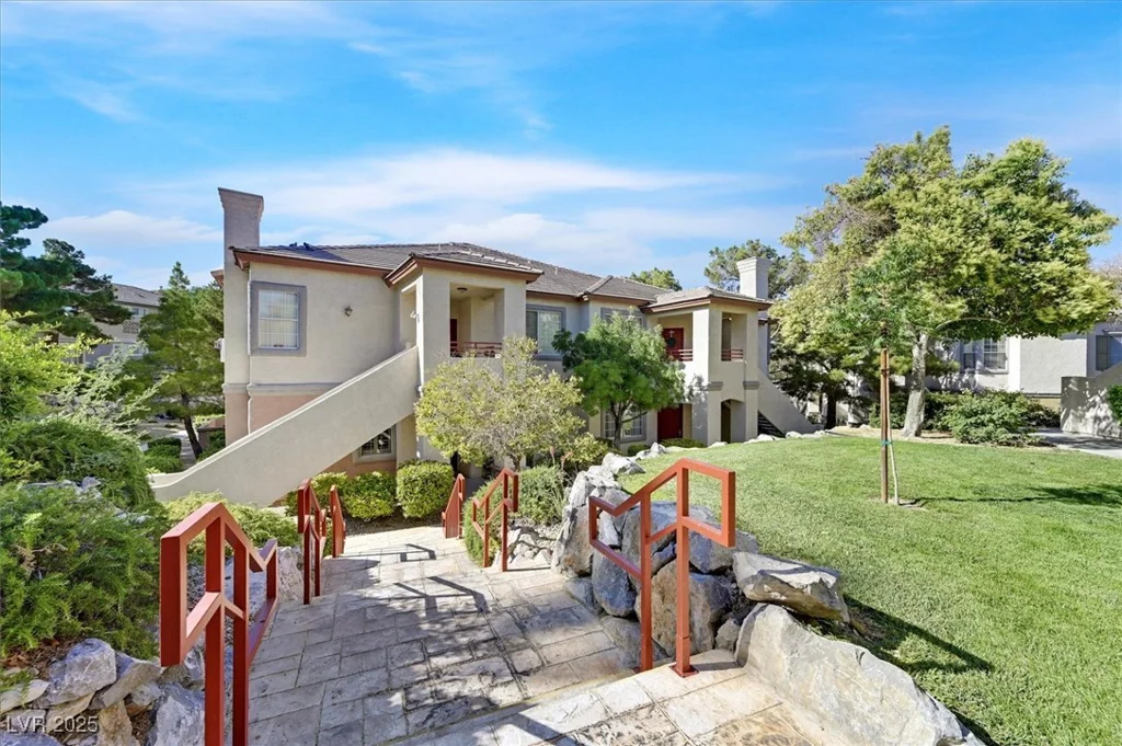 10205 Camborne, Las Vegas, NV 89144