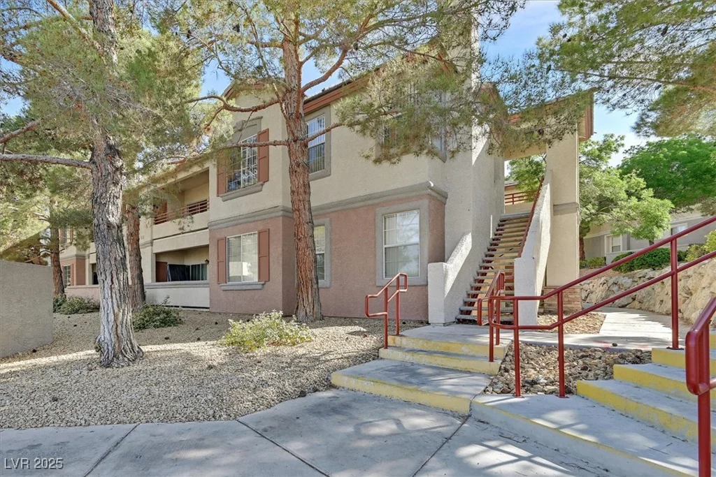 10205 Camborne, Las Vegas, NV 89144
