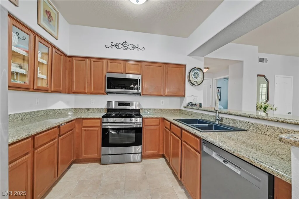 10205 Camborne, Las Vegas, NV 89144