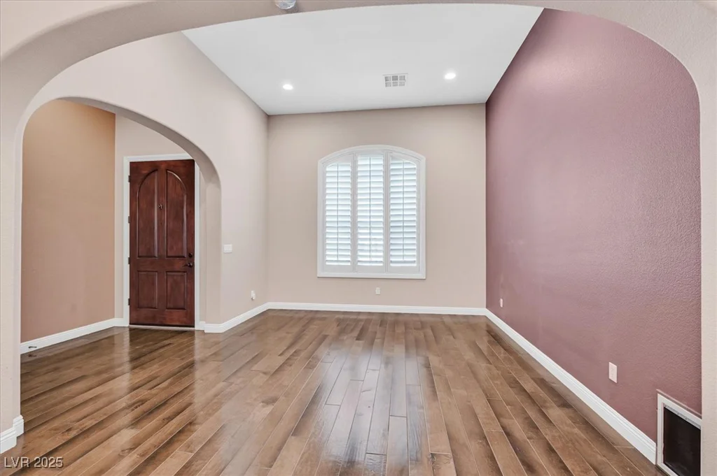 7033 Twin Forks Peak, Las Vegas, NV 89166