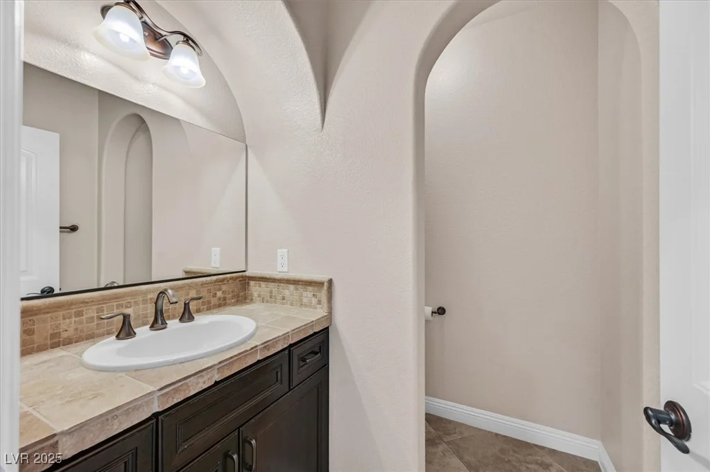 7033 Twin Forks Peak, Las Vegas, NV 89166
