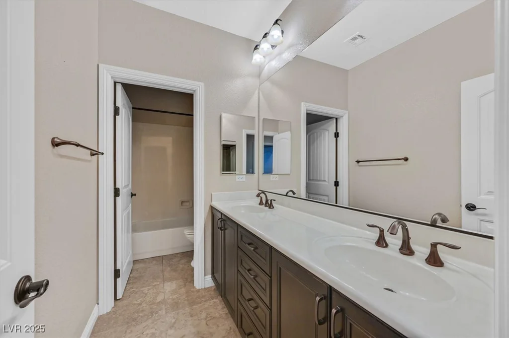 7033 Twin Forks Peak, Las Vegas, NV 89166