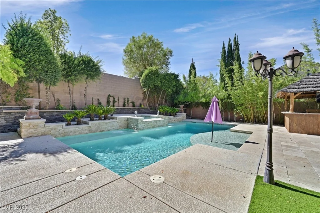 7033 Twin Forks Peak, Las Vegas, NV 89166