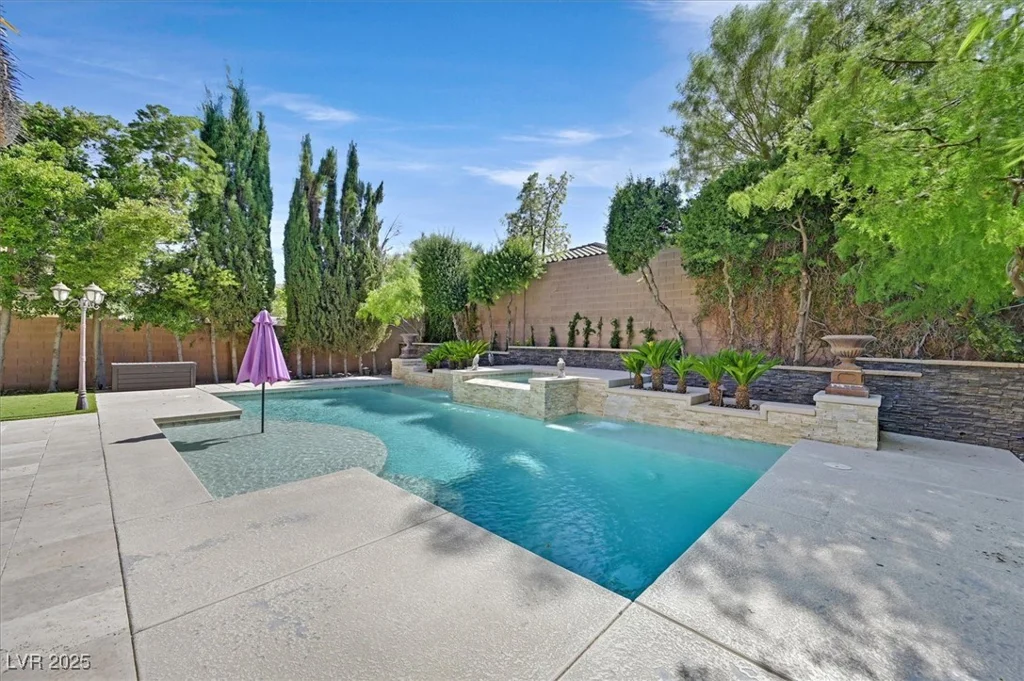 7033 Twin Forks Peak, Las Vegas, NV 89166