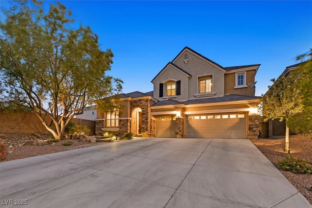 7033 Twin Forks Peak, Las Vegas, NV 89166