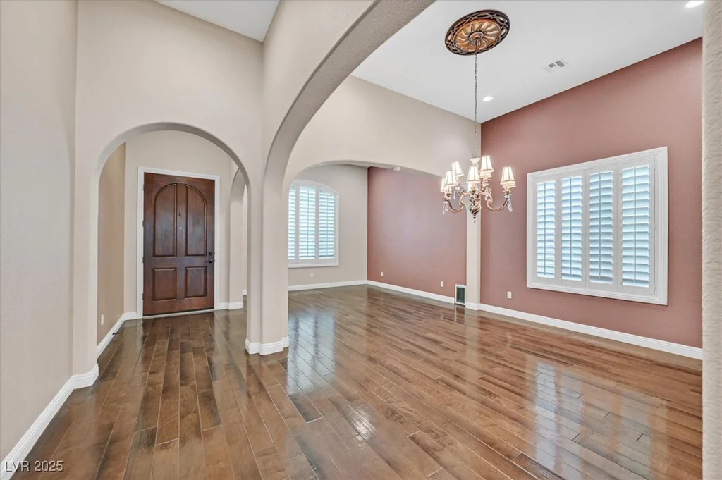 7033 Twin Forks Peak, Las Vegas, NV 89166