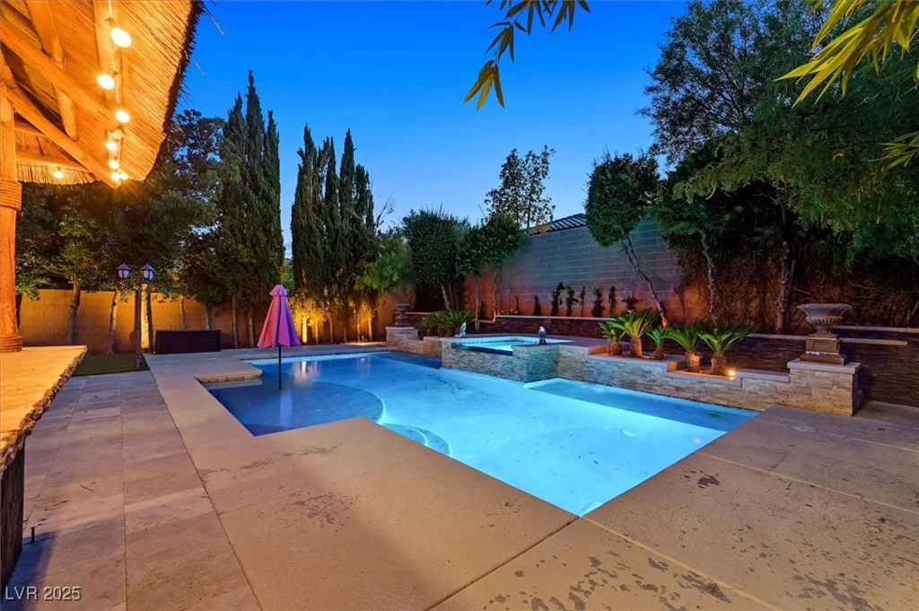 7033 Twin Forks Peak, Las Vegas, NV 89166