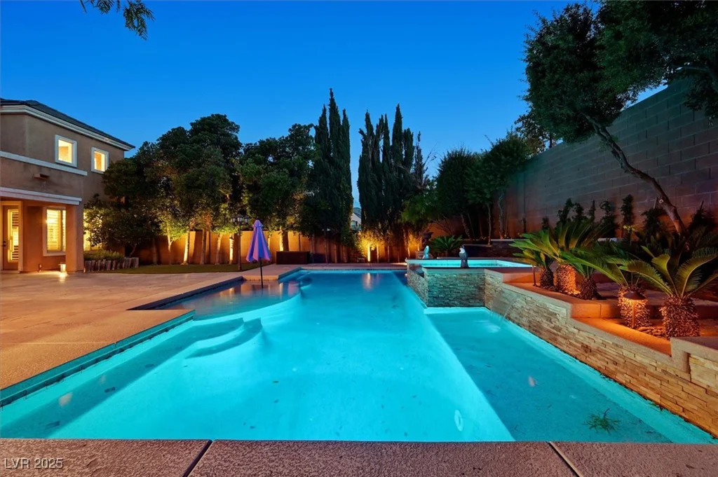 7033 Twin Forks Peak, Las Vegas, NV 89166