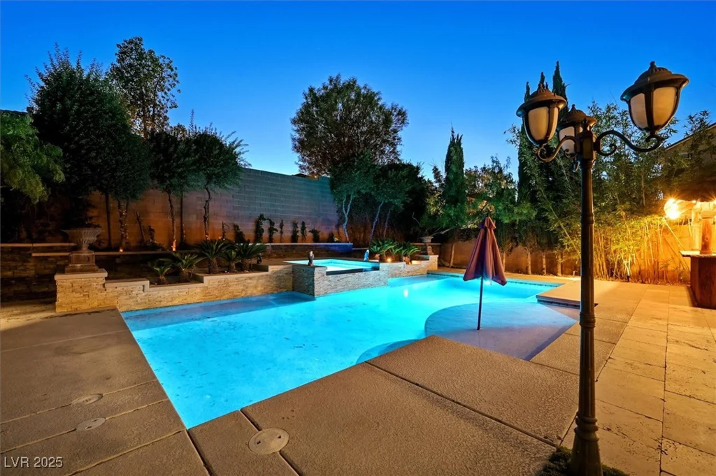 7033 Twin Forks Peak, Las Vegas, NV 89166