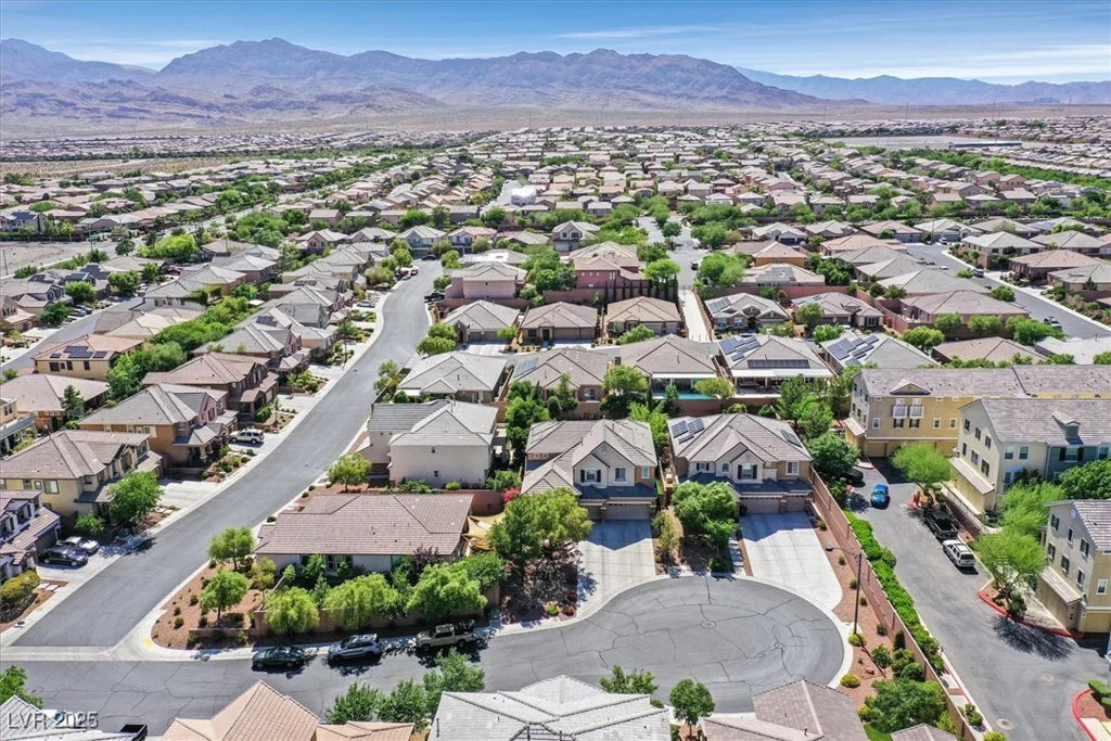 7033 Twin Forks Peak, Las Vegas, NV 89166